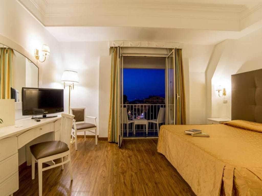 Grand Hotel Parco Del Sole Сант'Агнело Екстериор снимка