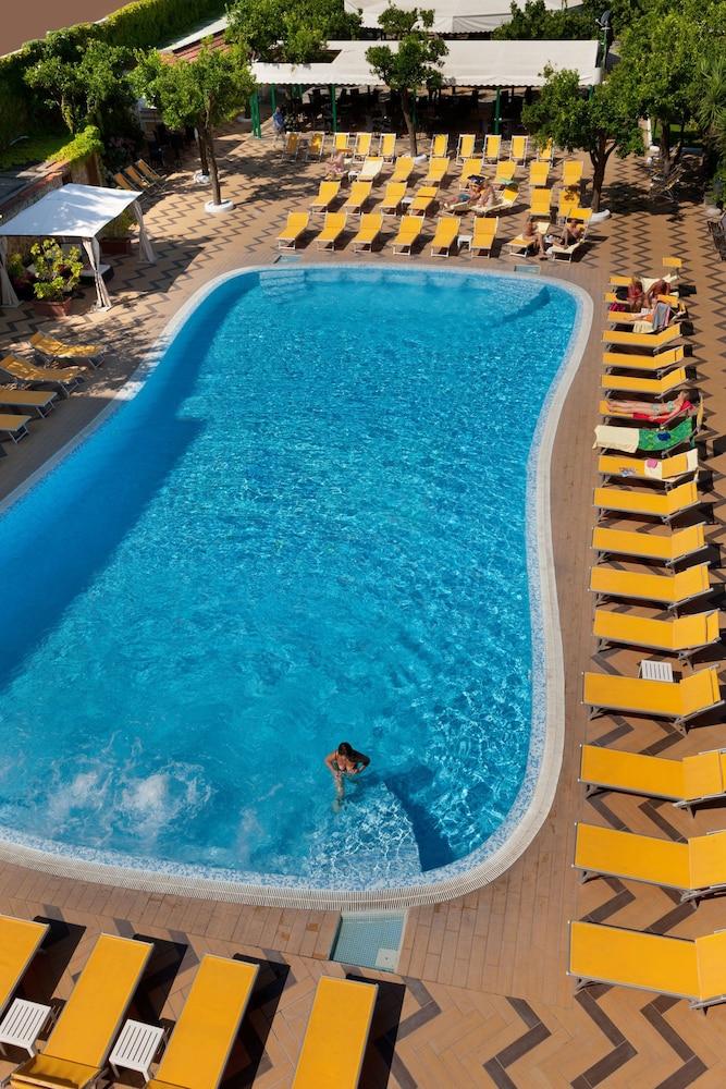 Grand Hotel Parco Del Sole Сант'Агнело Екстериор снимка
