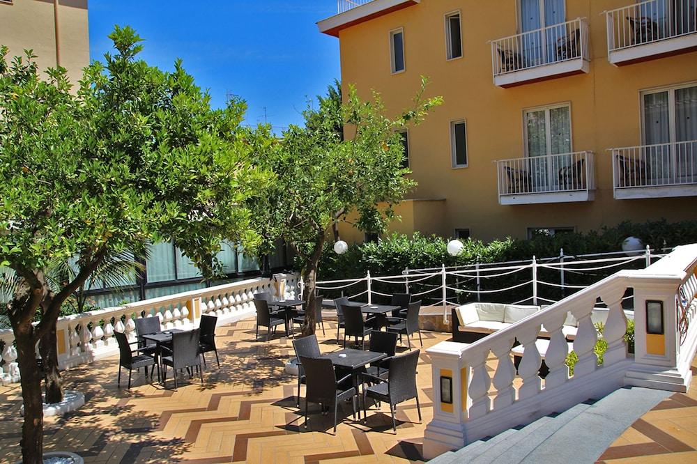Grand Hotel Parco Del Sole Сант'Агнело Екстериор снимка