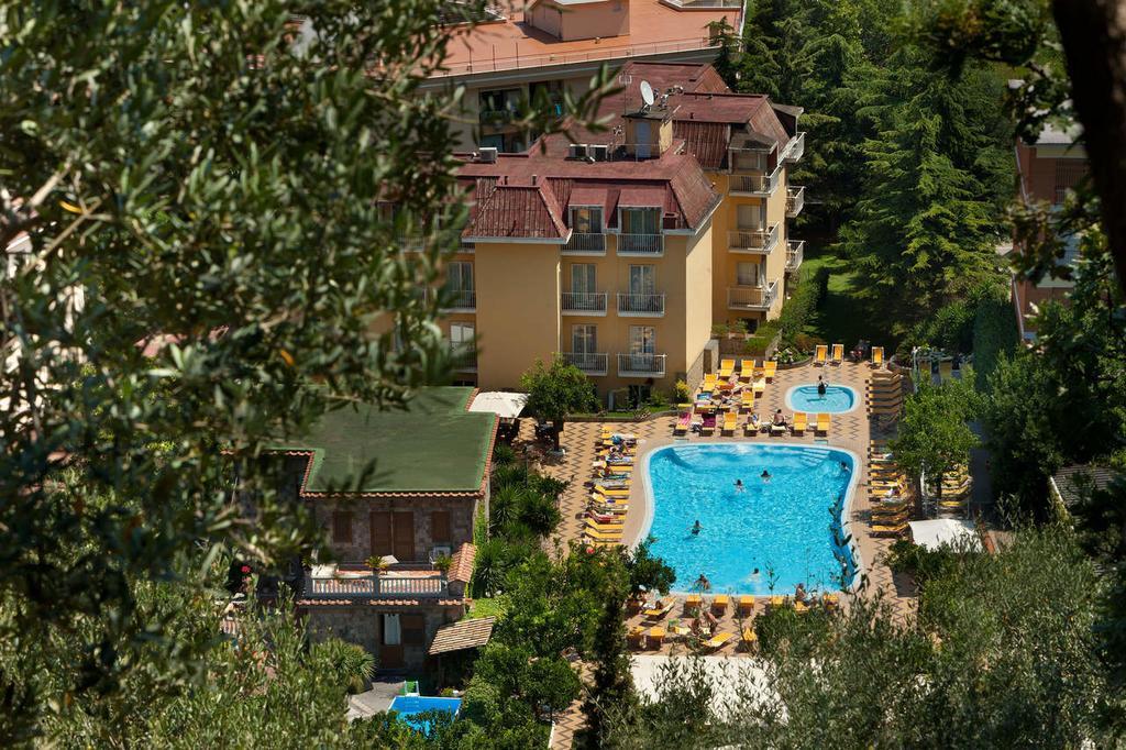 Grand Hotel Parco Del Sole Сант'Агнело Екстериор снимка